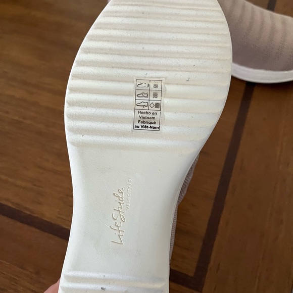 New beige slip on walking shoes NWOT - Picture 4 of 4